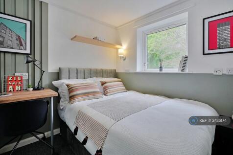 Room 4 Bed With Projector