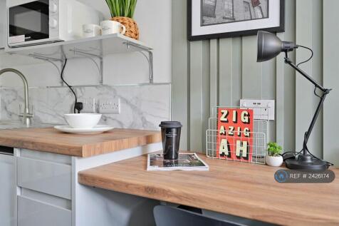 Room 4 Desk &amp; Kitchenette