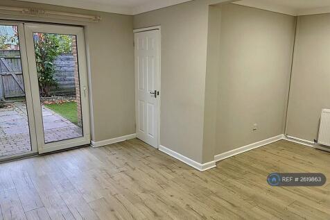 Living Room / Dining