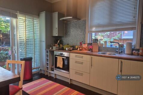 Spacious, Fully Equipped Kitchen- Garden Access 