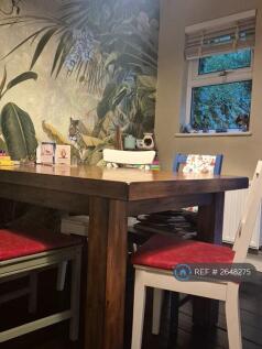 Eat In Ktchen With Character