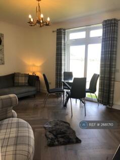 Luxury Lounge &amp; Dining With Patio Doors To Garden