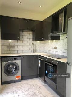 Fully Fitted Kitchen With Applianxes