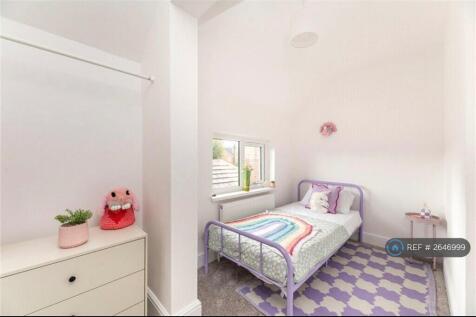 Bedroom 4 - Large Single