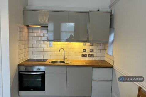 Compact High End Kitchen With Solid Oak Worktop