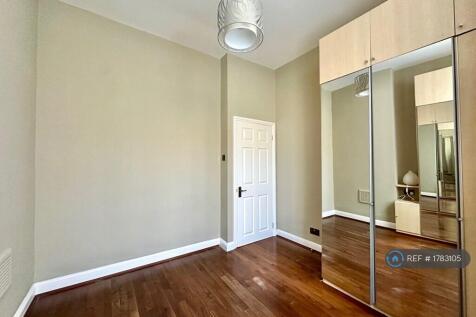 Bedroom With Fitted Wardrobes