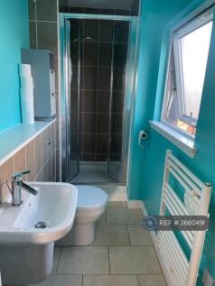 Ensuite Bathroom To Bedroom 1