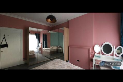 Master Bedroom With Built In Mirrored Wardrobes