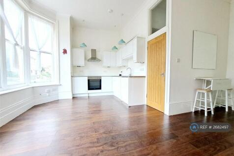 Open Plan Living Room/Kitchen 2