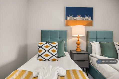 Bedroom With Two Twin Beds