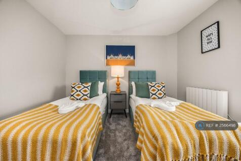 Bedroom With Two Twin Beds