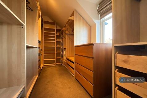 Dressing Room/Bedroom 4