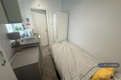 Bedroom With Ensuite And Kitchenette