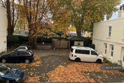 Easy Access From The Back To Chiswick Station