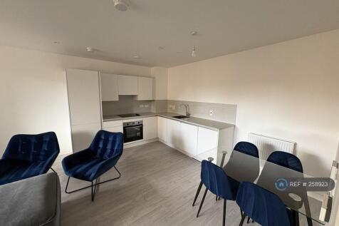 Kitchen &#43; Reception Room (Furnished))