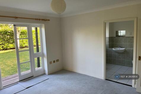 Main Bedroom/ Ensuite 