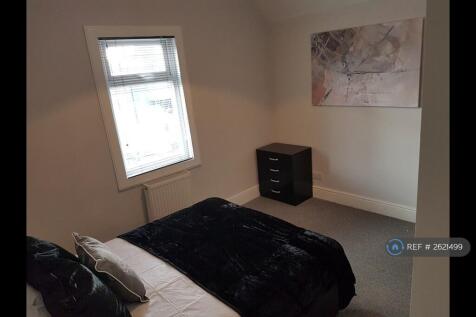 Brand New Double Room With Bathroom And Lounge