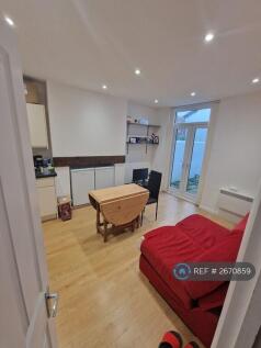 Lgfr Lounge &amp; Kitchen