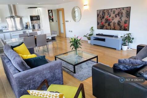 Spacious Open Plan Lounge