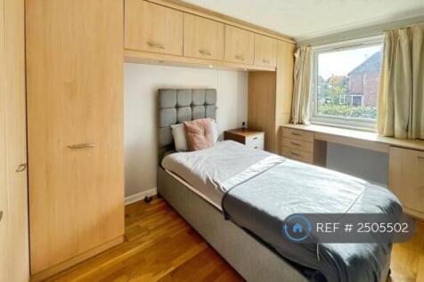 Spacious Bedroom With Fitted Wardrobes