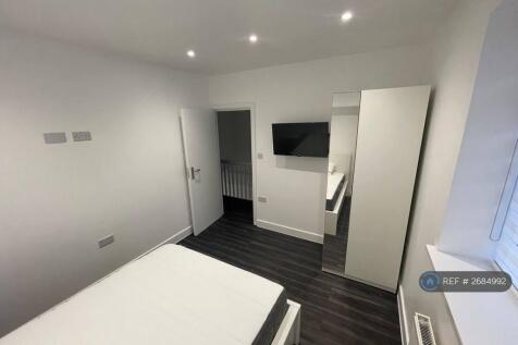 1st Floor Rear Bedroom