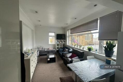 Living Room / Kitchen