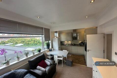 Living Room / Kitchen