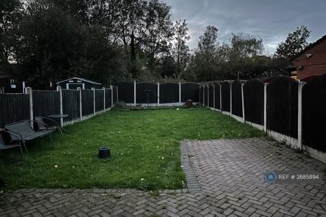 Large Back Garden And Block Paved Driveway