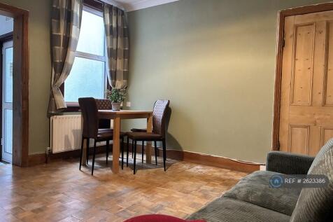 Spacious Bright Living Room