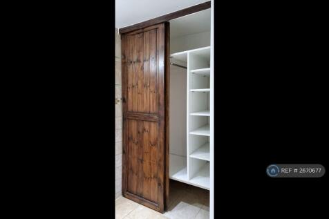 Bathroom Build-In Wardrobe