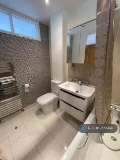 Family Bathroom, Fully Filed, Feature Wall