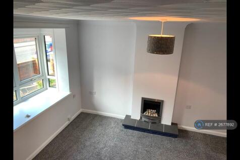  Light Lounge With Feature Bay Window