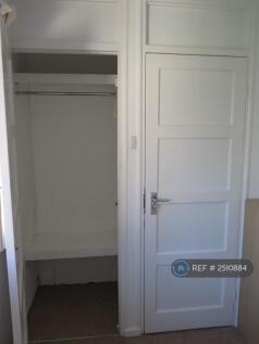 Room 4: Built-In Wardrobe