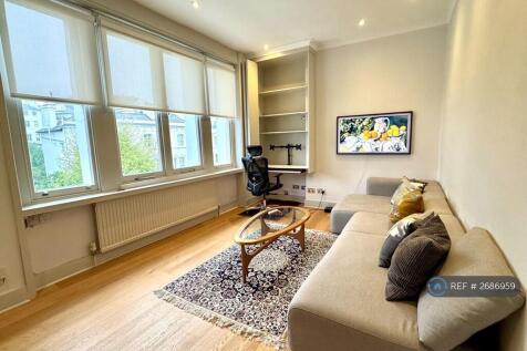 Convertible Workspace With a Double Monitor Mount