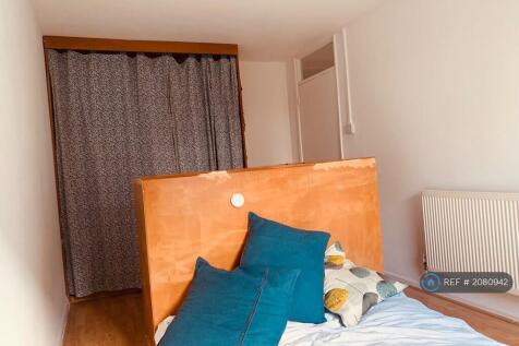 Wardrobe And Bedroom Island With Storage