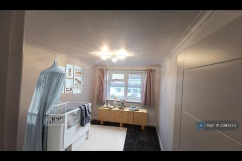 Spacious Single Bedroom