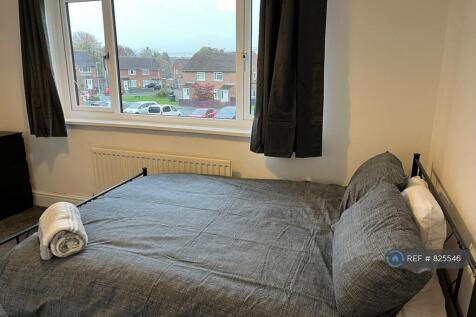 Dbl Room Wardrobe, Drawers Desk