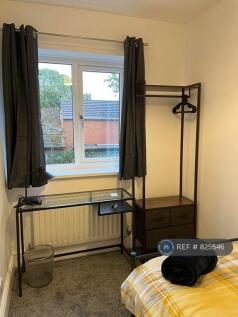 Single Room With Workspace