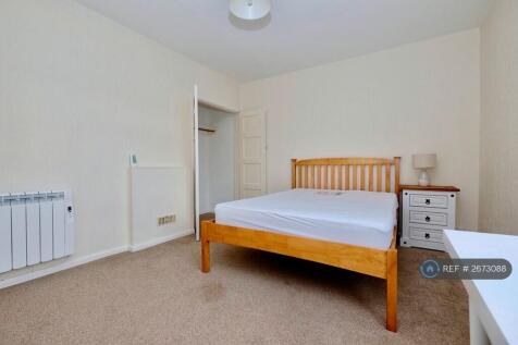 Upstairs Back Bedroom 1