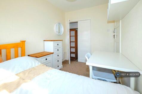 Upstairs Back Bedroom 2