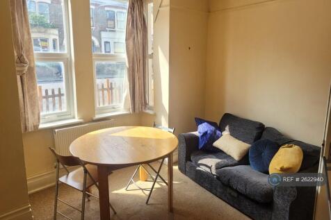 Sitting Room/Dining Room