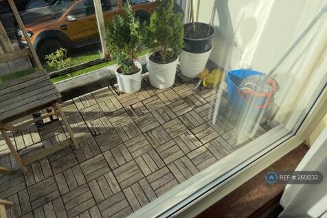 Balcony Surfaced Tiles For Drainage Year-Round Use