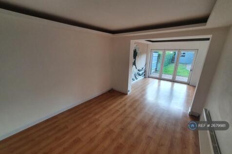 Dining Room And Living Room With Bi-Folding Doors