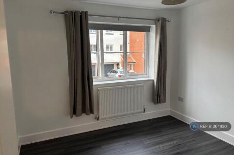 Main Bedroom w/ En Suite