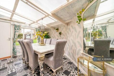 Conservatory/Dining Room