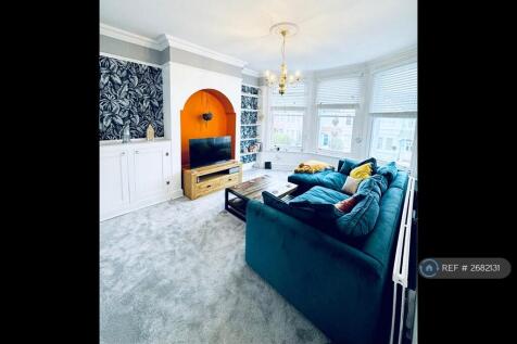 Spacious &amp; Cosy Living Room
