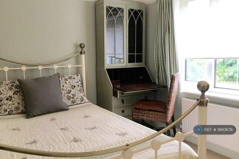 Small Double With Walk - In Wardrobe