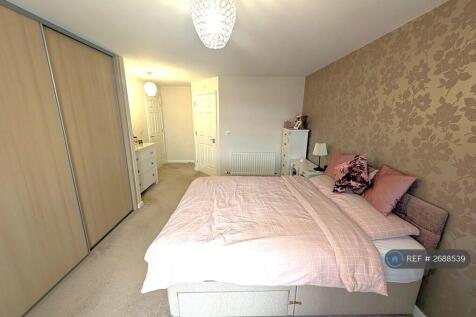 Main Double Bedroom With Ensuite