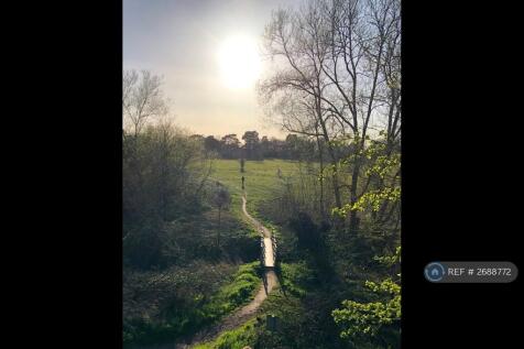 5 Minute Walk To Beautiful Warneford Meadow
