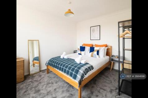 1st Bedroom Kingsize